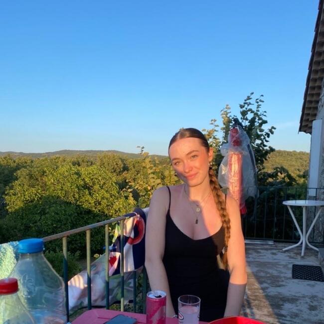 Babysitter in Givors: Maryne