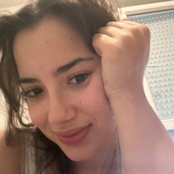 Baby-sitter à Saint-Étienne: HAJAR
