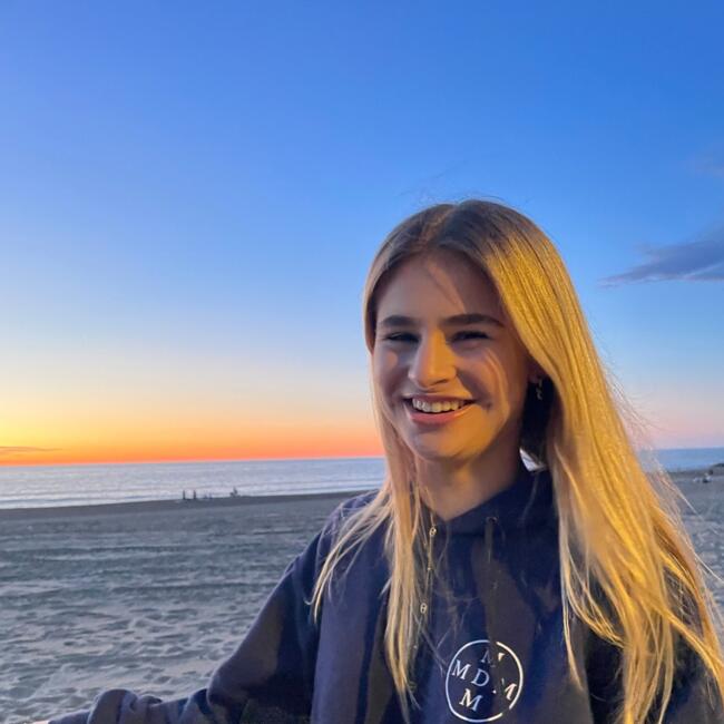 Babysitter in Bayonne: Chloé