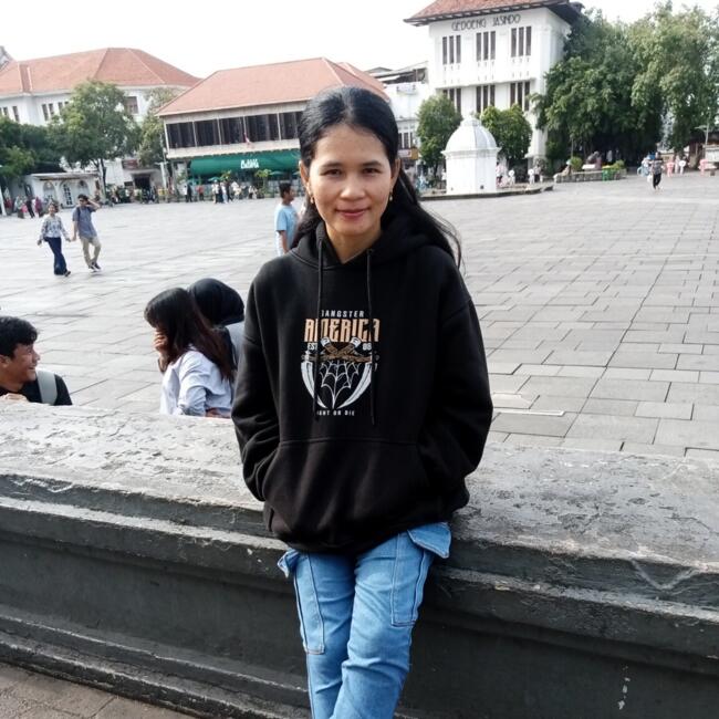 Babysitter in Jakarta: ROPINA SARLI