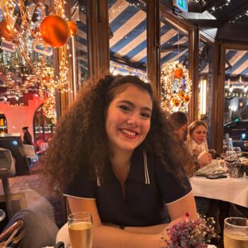 Babysitter in London: Defne