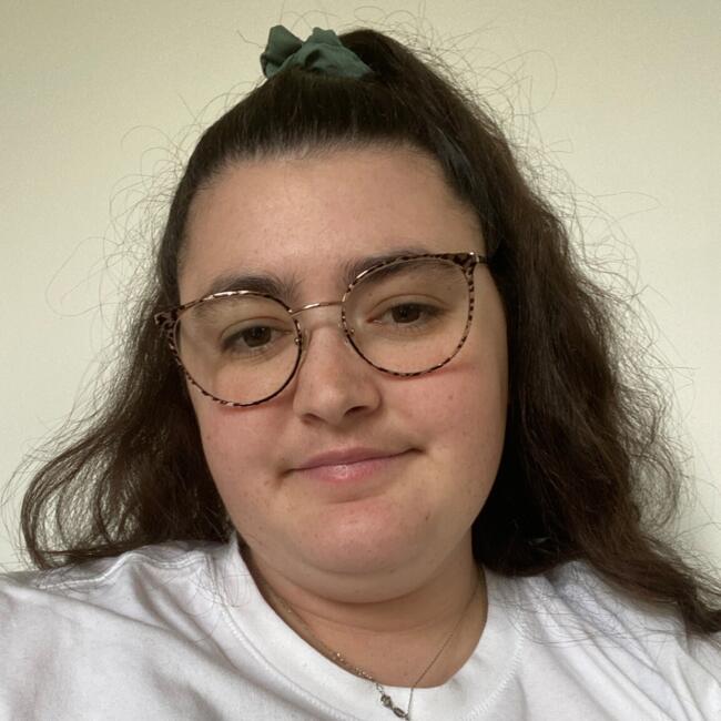 Babysitter in Niévroz: Clara