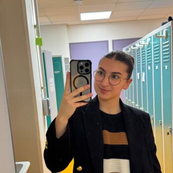 Babysitter in Val-de-Reuil: Amandine