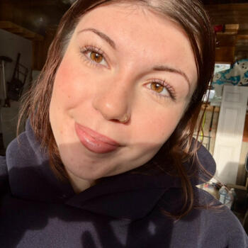 Babysitter in North Vancouver: Abby