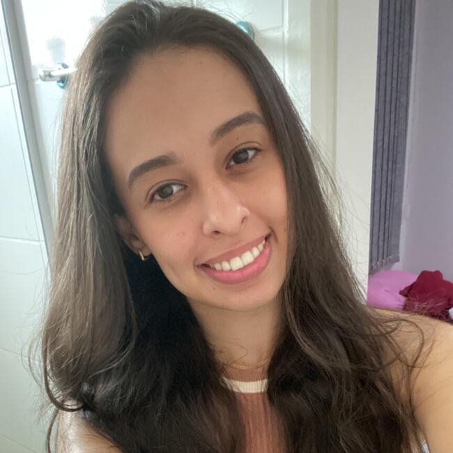 Babá em Goiânia: Késia