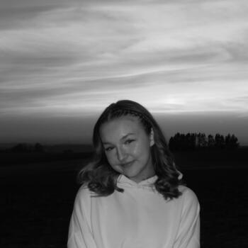 Bonă în Hradec Králové: Laura