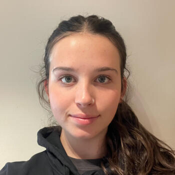 Babysitter in Canberra: Eve