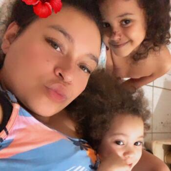 Emprego de babá em Araguari: emprego de babá Giovanna
