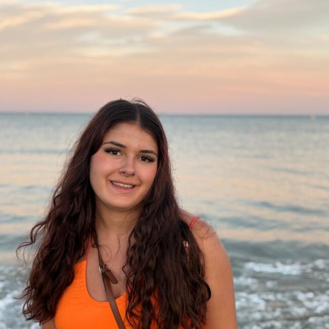 Babysitter in Archamps: Elodie