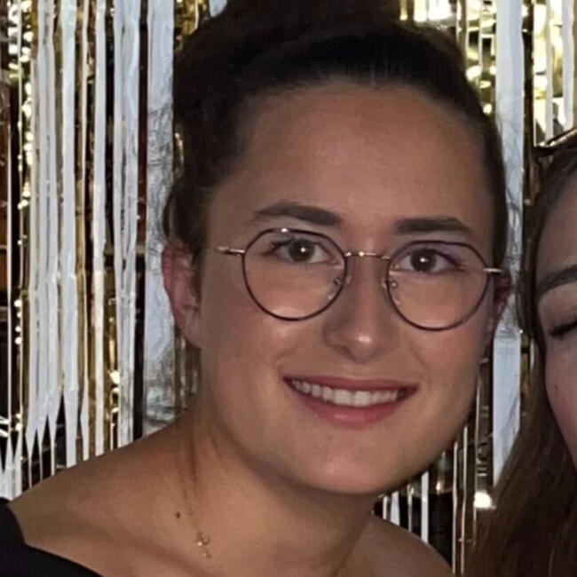 Babysitter in Bruz: Pauline