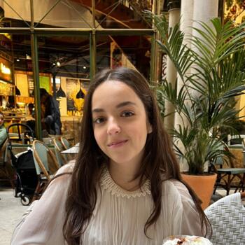 Babysitter in Bruges: Hinaya