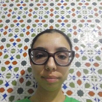 جليسة أطفال في رباط: Khawla