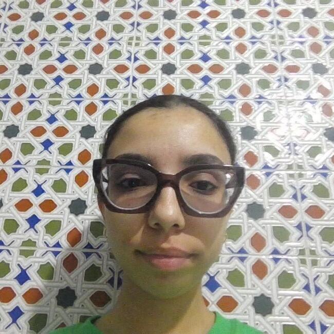 جليسة أطفال في رباط: Khawla