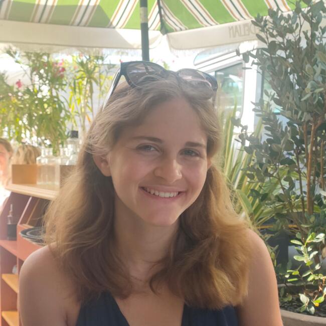 Babysitter in Issy-les-Moulineaux: Victoria