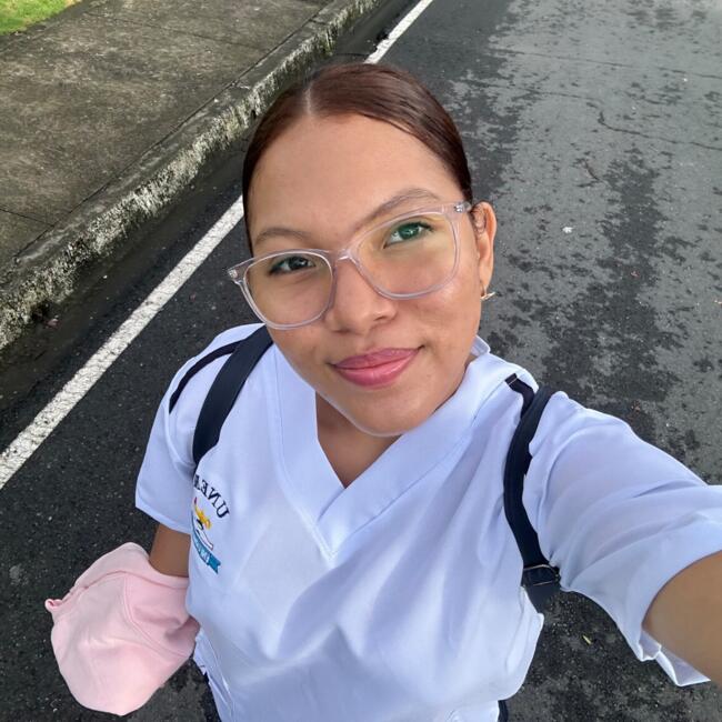 Niñera en Eloy Alfaro: Anahi