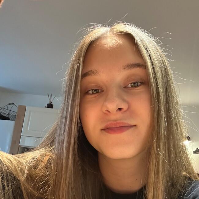 Babysitter in Fresneaux-Montchevreuil: Heloise
