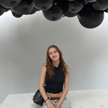 Babysitter in Paris: Lucy