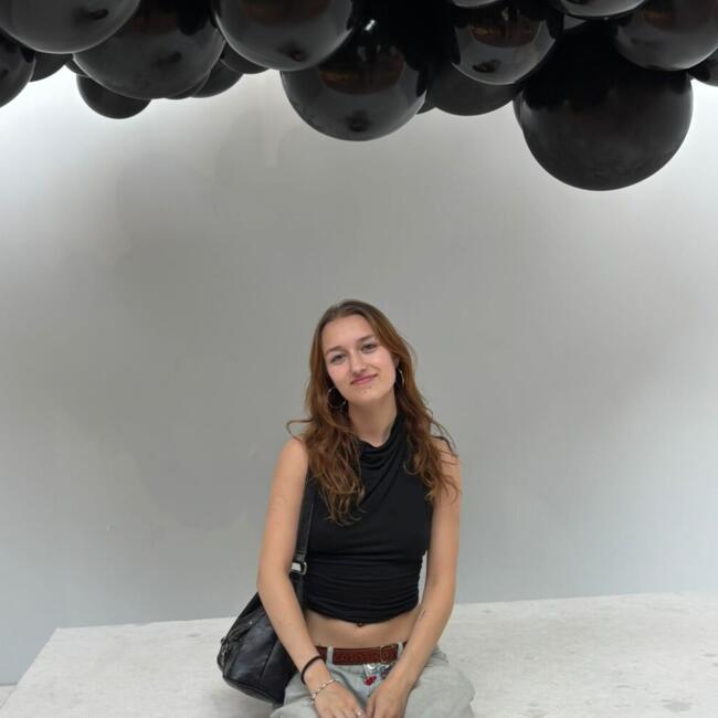 Babysitter in Paris: Lucy