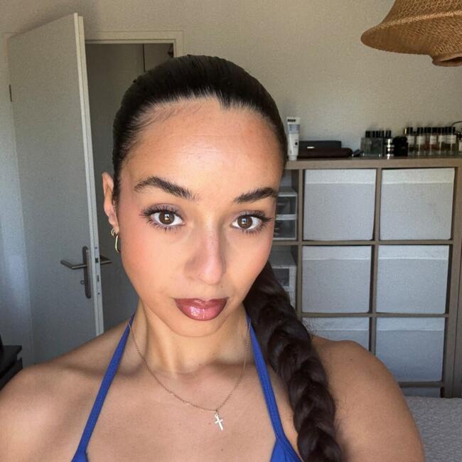 Babysitter in Bruges: Jade