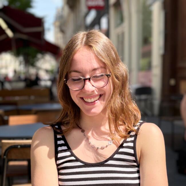 Babysitter in Les Roches-de-Condrieu: Leya