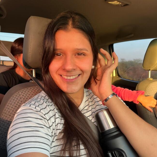 Babysitter in Rosario: Romina
