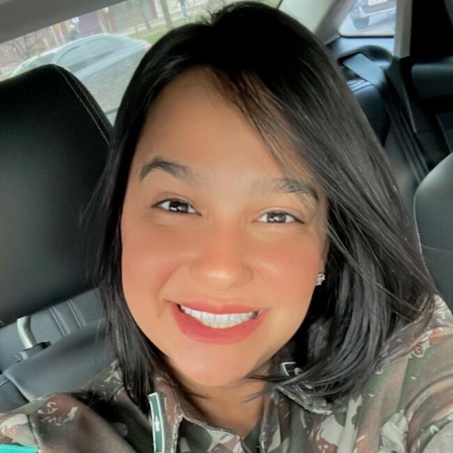 Emprego de babá em Brasília: Camila