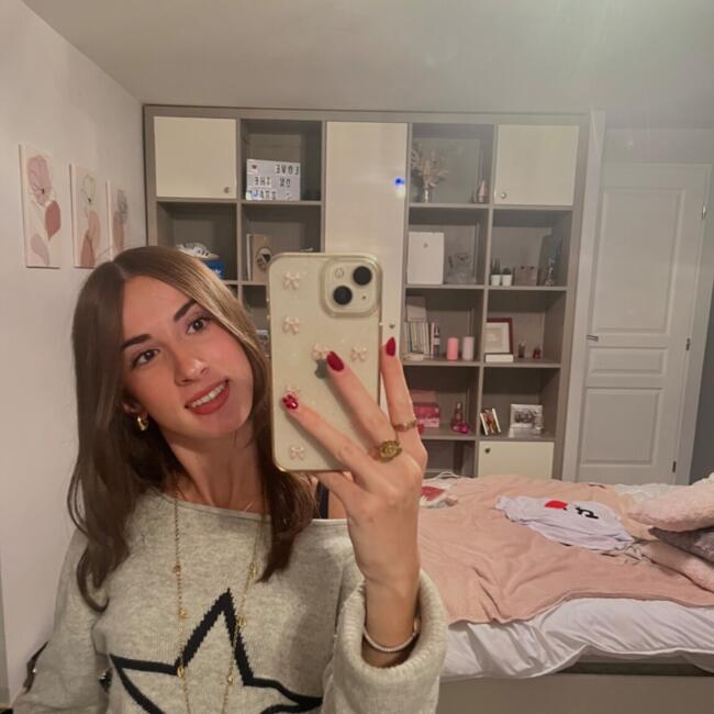 Babysitter in Luzinay: Audrey