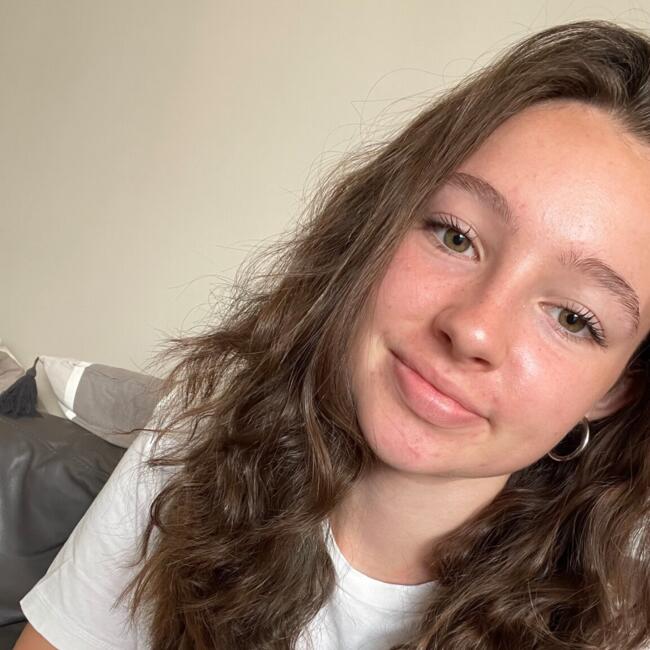 Babysitter in Issy-les-Moulineaux: Sophie