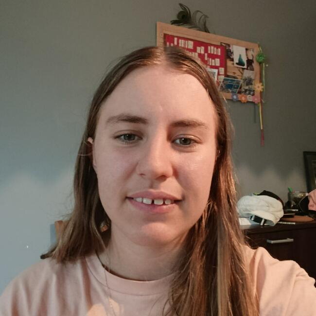Babysitter in Saint-Paul-de-Jarrat: Elena