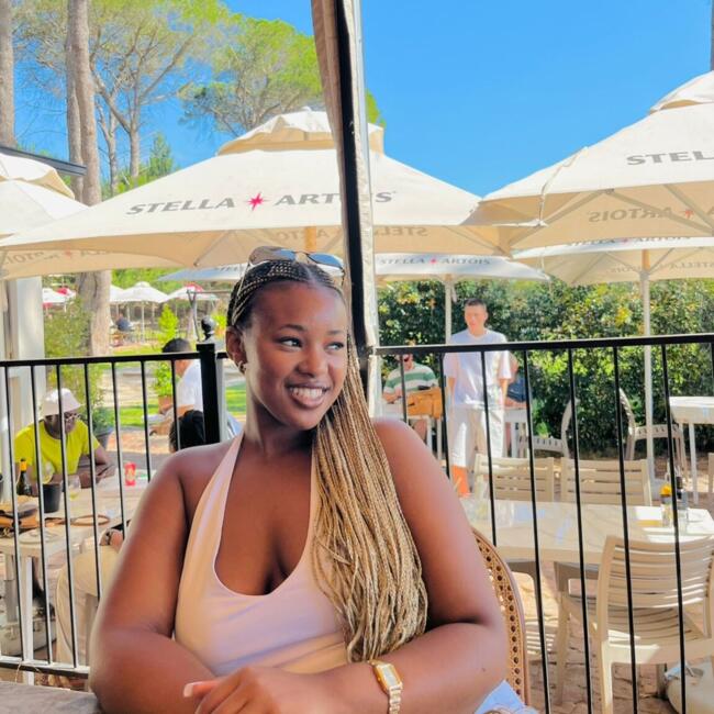 Babysitter in Port Elizabeth: Sinoyolo