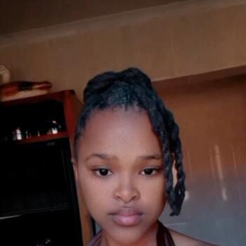 Babysitter in Port Elizabeth: Lisakhanya