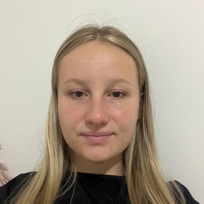 Babysitter in Adelaide: Chloe