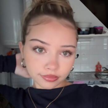Babysitter in Clermont-Ferrand: Vicky