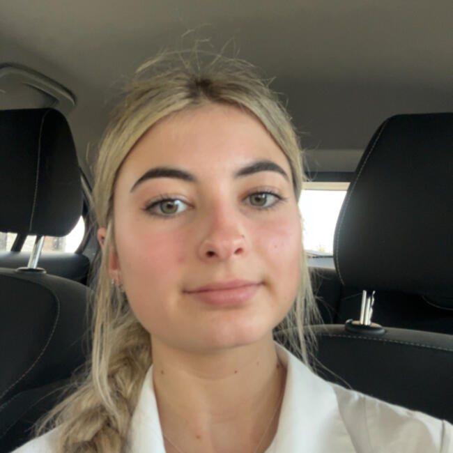 Babysitter in Brisbane: Emma