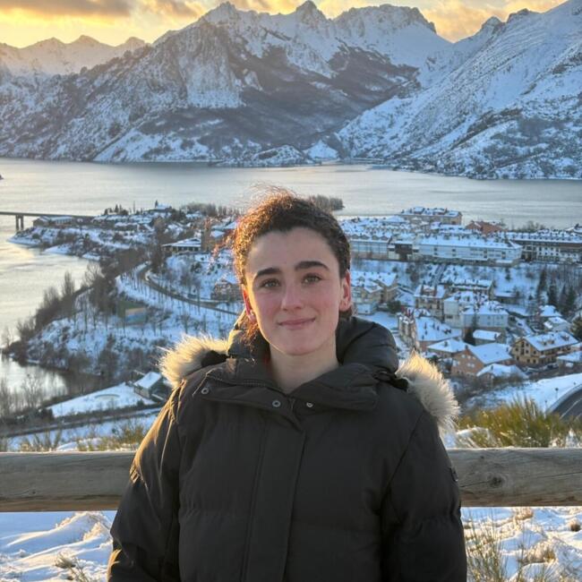Babysitter in Santa Cruz de Bezana: Andrea