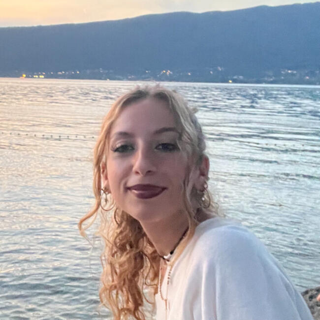 Babysitter in Annecy: Shanon