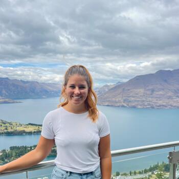 Niñera en Dunedin: Adelle