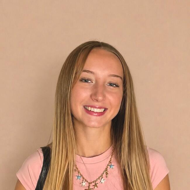 Babysitter in La Motte-Servolex: Laura