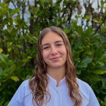 Babysitter in Cergy: Lola