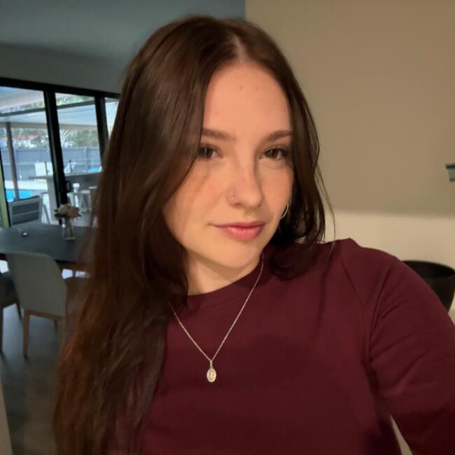 Babysitter in Sunshine Coast: Bre