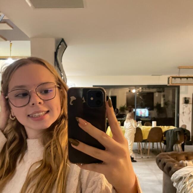 Babysitter in Bordeaux: Elaura