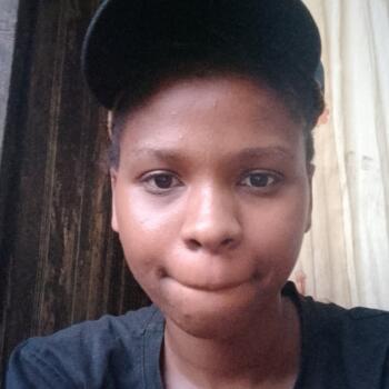 Babysitter in Eziobo: Favour