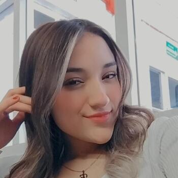 Niñera Neza: Italia Leilany