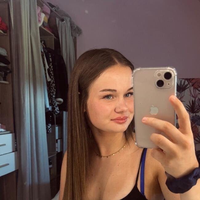 Babysitter in Combrit: Faustine