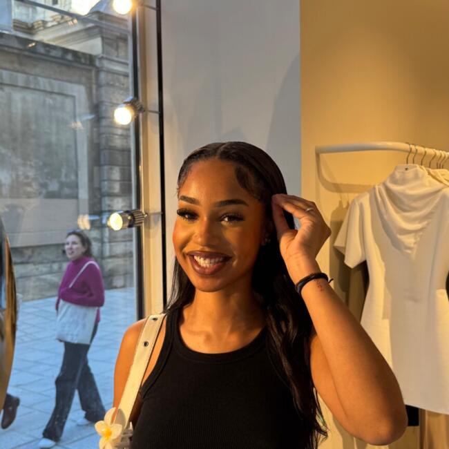 Babysitter in Paris: Clemence