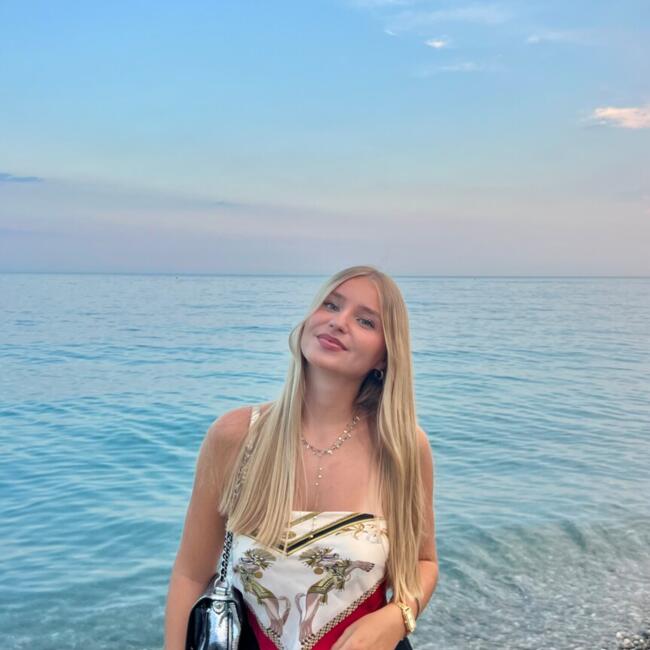 Babysitter in Nice: Leonore