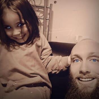 Babysitting job in Hyde: babysitting job Simon