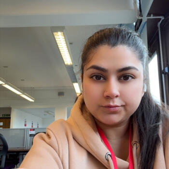 Babysitter London: Humaira