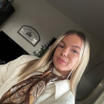 Babysitter in Stone: Amy