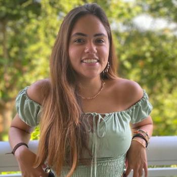 Babysitter in Olhão: Maria julia